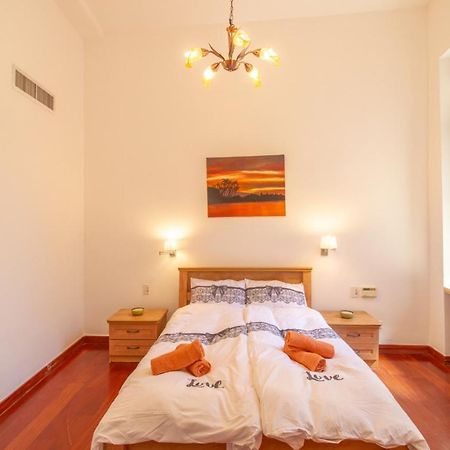 Art Apartment In Mamila 예루살렘 외부 사진
