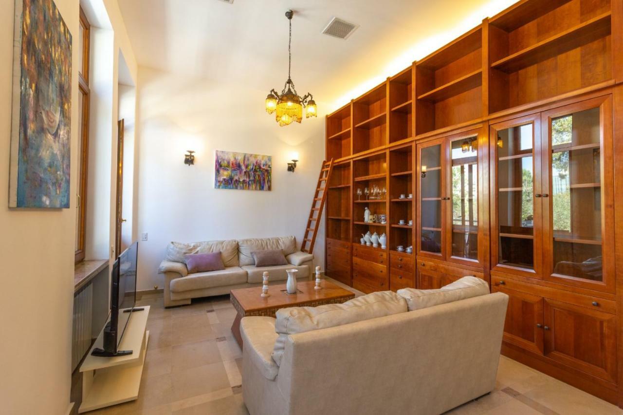 Art Apartment In Mamila 예루살렘 외부 사진